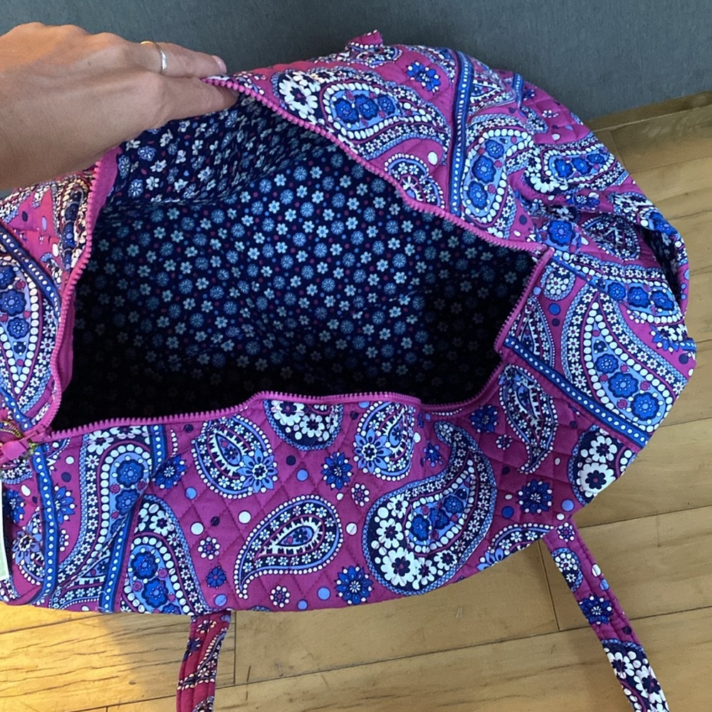 Vera Bradley Weekended Duffle Travel Bag and Makeup Pouch - Picture 7 of 10